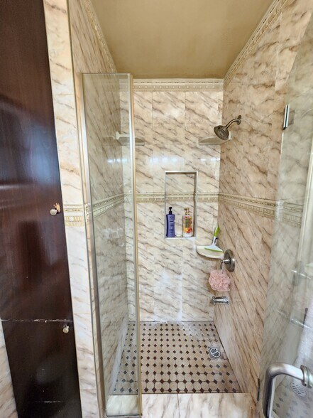 Building Photo - 6904 Radford Ave