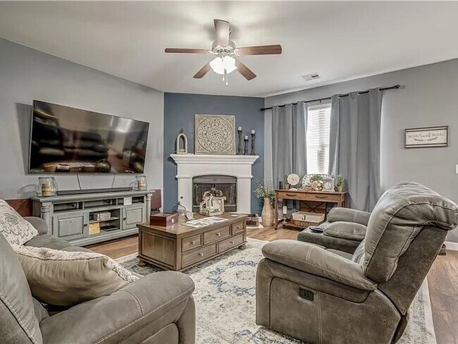 Building Photo - Beautiful 4bed/2.5bath Home Available in Mustang, OK