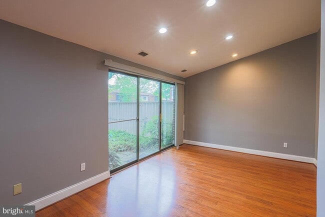 Building Photo - 17 Farmhouse Ct