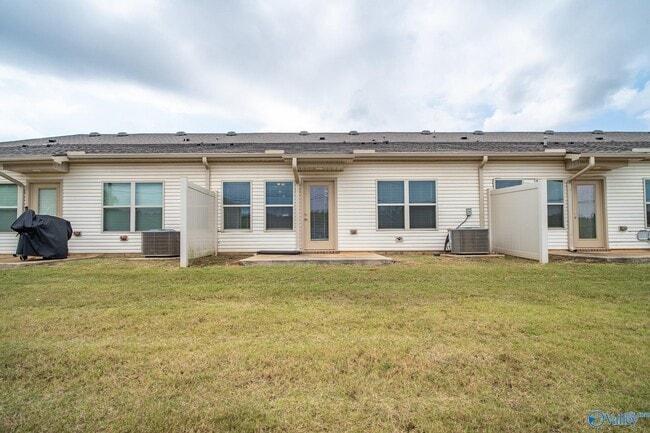 Building Photo - 217 Bay Pine Dr