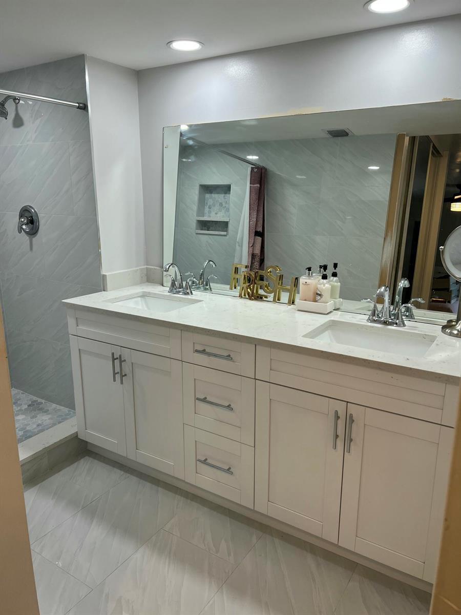 Building Photo - 2101 21st Ln