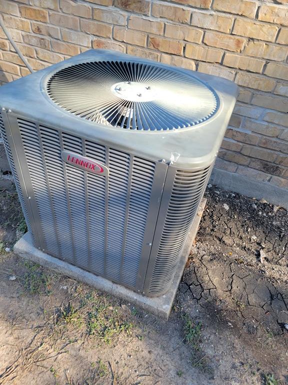 Building Photo - 10403 Pinehurst Dr