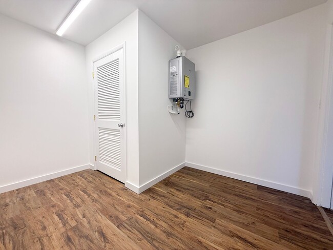 Building Photo - 325 Petite Dr