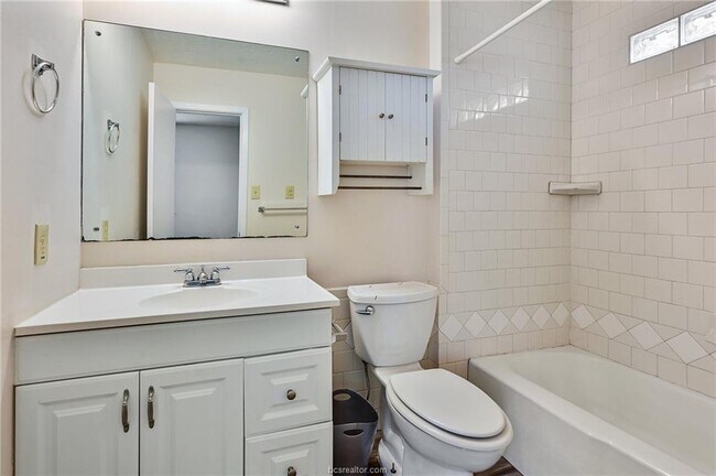 Building Photo - 1200 Holleman Dr