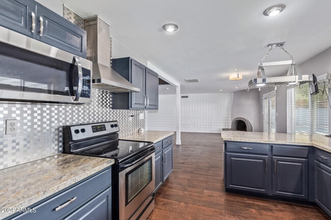 Building Photo - 8902 E Cholla St