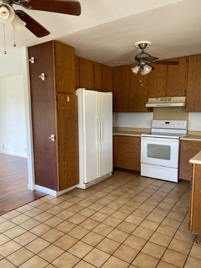 Building Photo - Charming home in Paia
