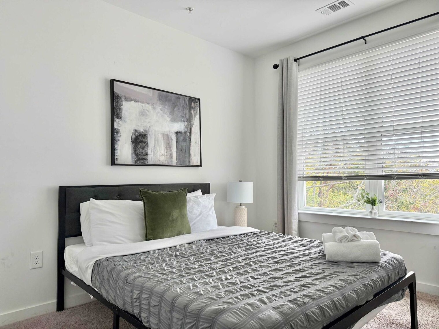 Building Photo - 542 Boulevard NE