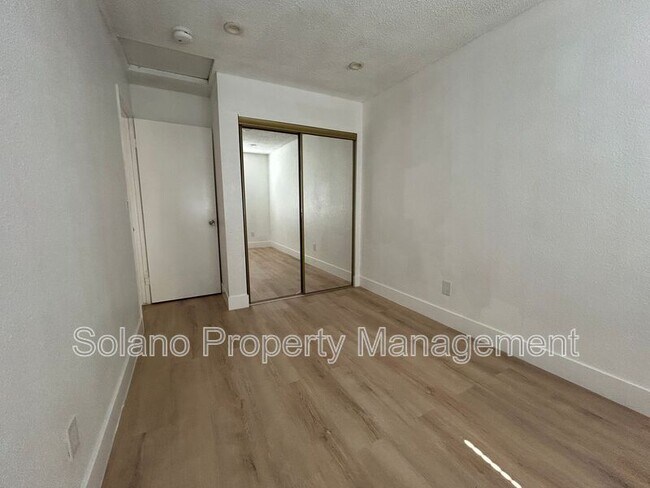 Building Photo - 1970 Grande Cir