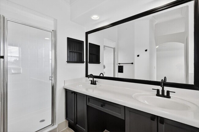 Building Photo - 8225 Pelican Harbour Dr