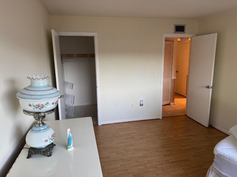 Building Photo - 2348 Shelley St