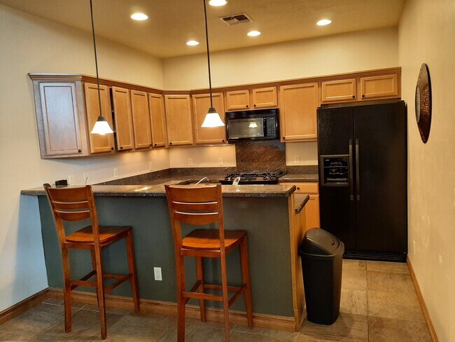 Building Photo - 135 Eaton Dr