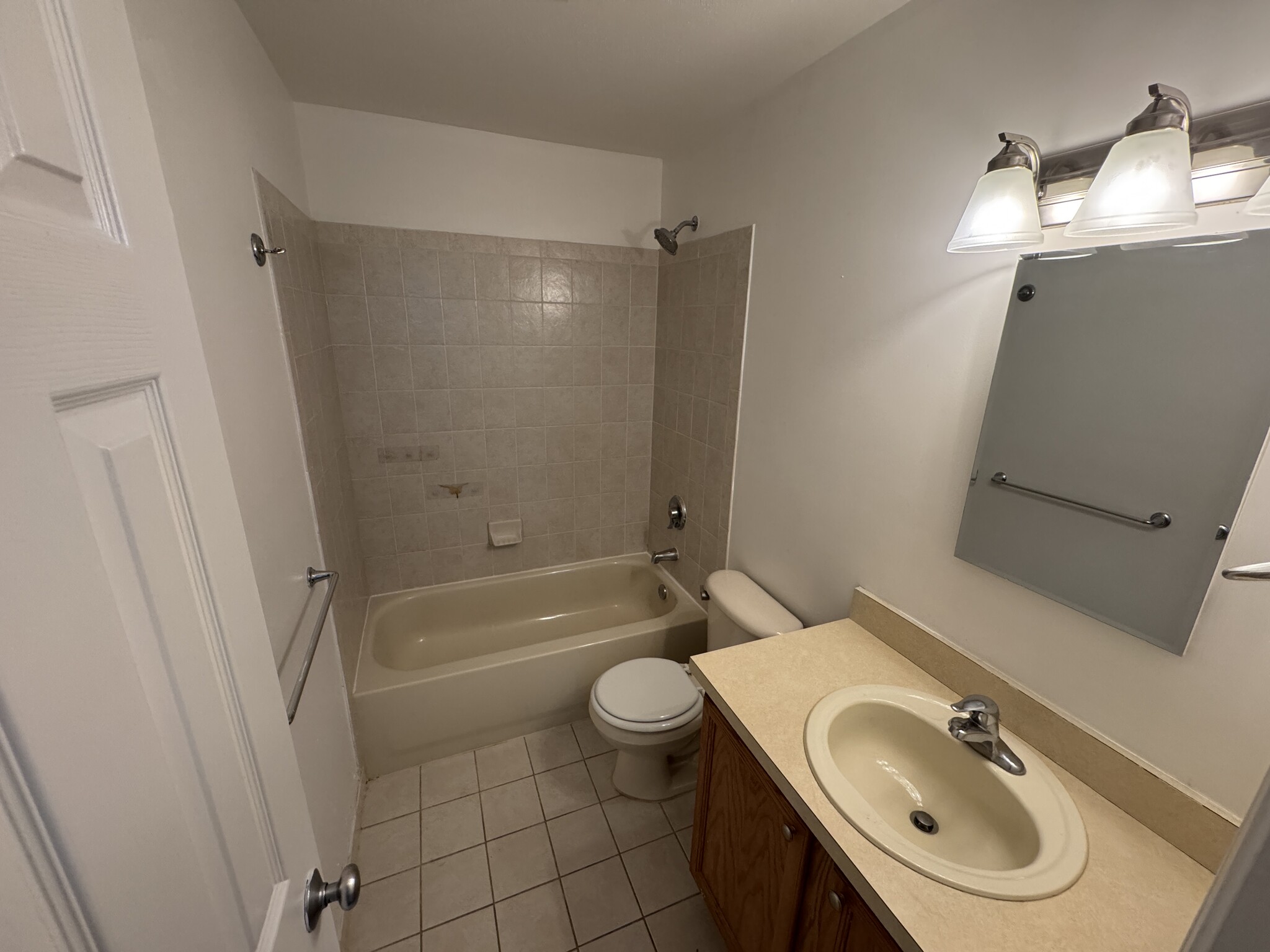 Building Photo - 143 Admiral Ln
