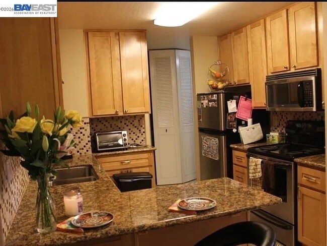 Building Photo - 1720 Halford Ave