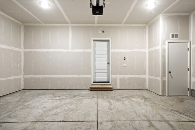 Building Photo - 2025 Built 3 Bedroom 2.5 Bath Liberty Lake home like new