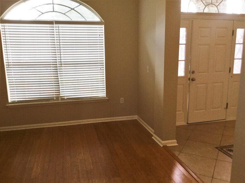 Building Photo - 11540 Jerry Adams Dr