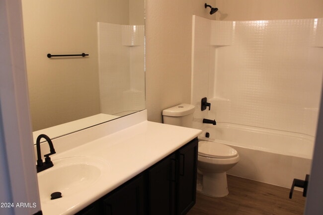 Building Photo - 739 W Dana Dr