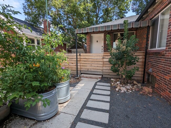 Front Door Entrance - 754 Albion St