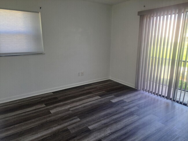 Building Photo - 2050 Oleander Blvd