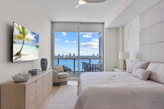 Building Photo - 220 Lake Shore Dr