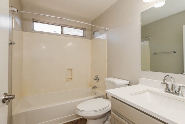 Building Photo - 12913 W Sheridan St