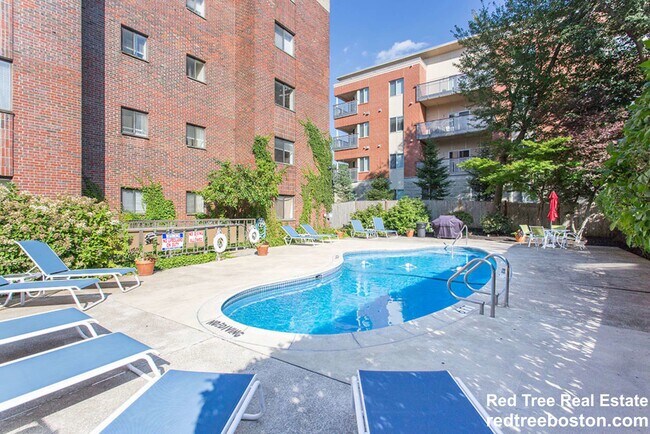 Building Photo - 320 Hammond Pond Pkwy