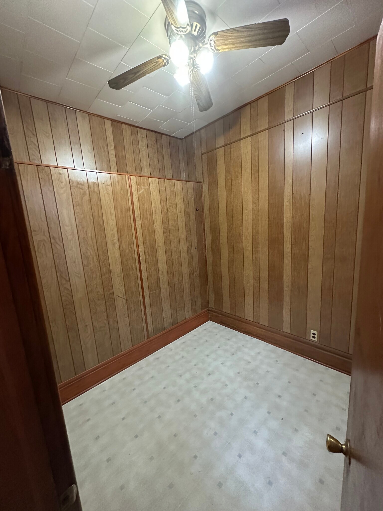 Office - 3153 S Emerald Ave