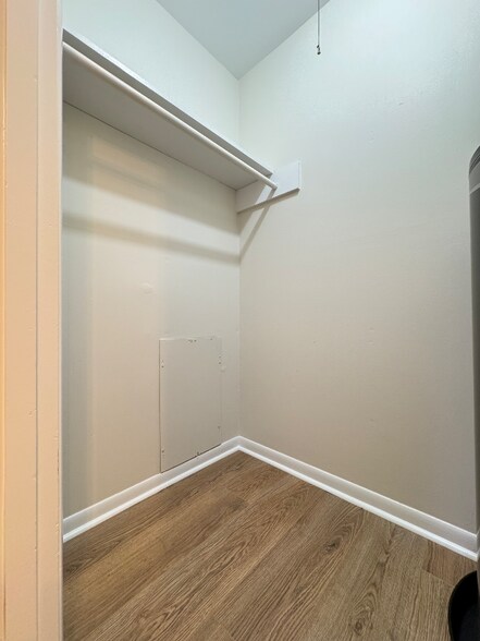 Building Photo - 613 Hillsboro Rd