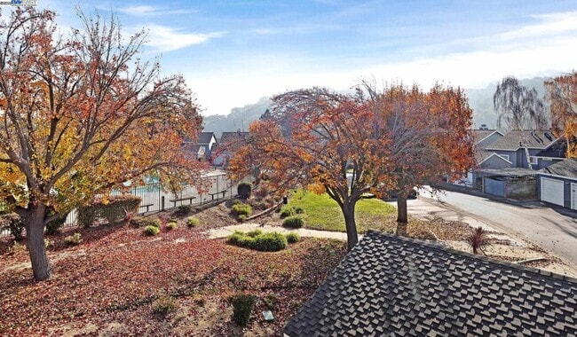 Building Photo - 7595 Canyon Meadows Cir