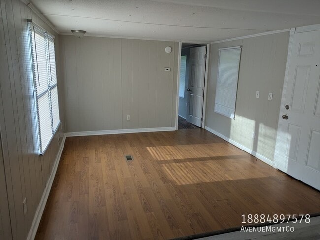 Building Photo - 512 10th St SW