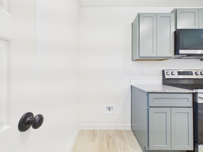 Building Photo - Great 2 Bedroom in West Plains District