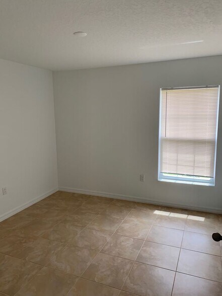 Building Photo - 36 Renshaw Dr