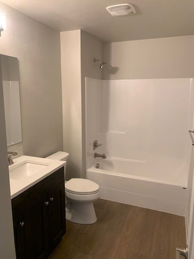 Building Photo - 3 Bed/2.5 Bath Pahlisch Home in NE Bend - ...