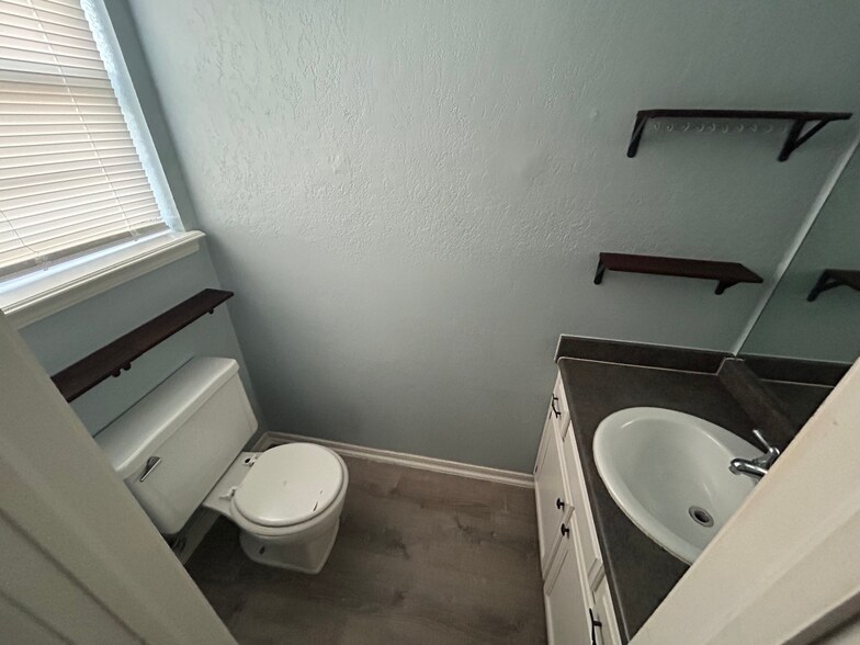 Building Photo - 4220 SE 49th Ter