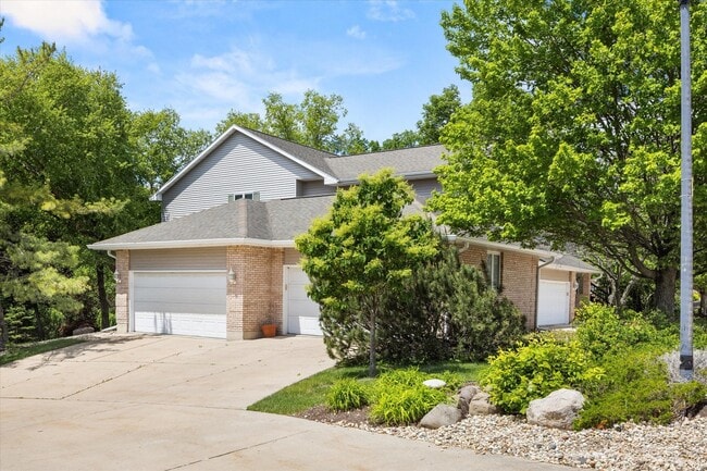 Building Photo - 2427 Reynolds Manor Dr