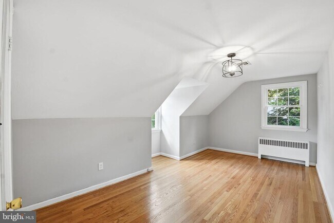 Building Photo - 2913 Cleave Dr