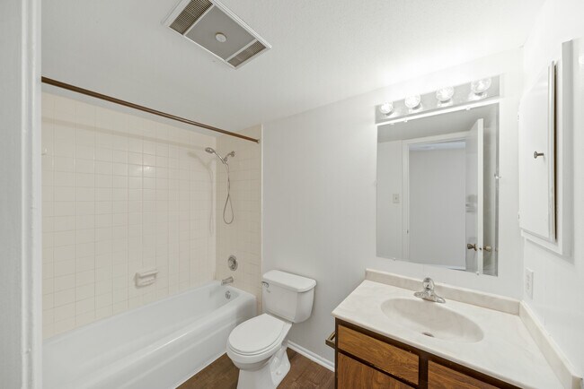 Building Photo - 10958 Crown Park