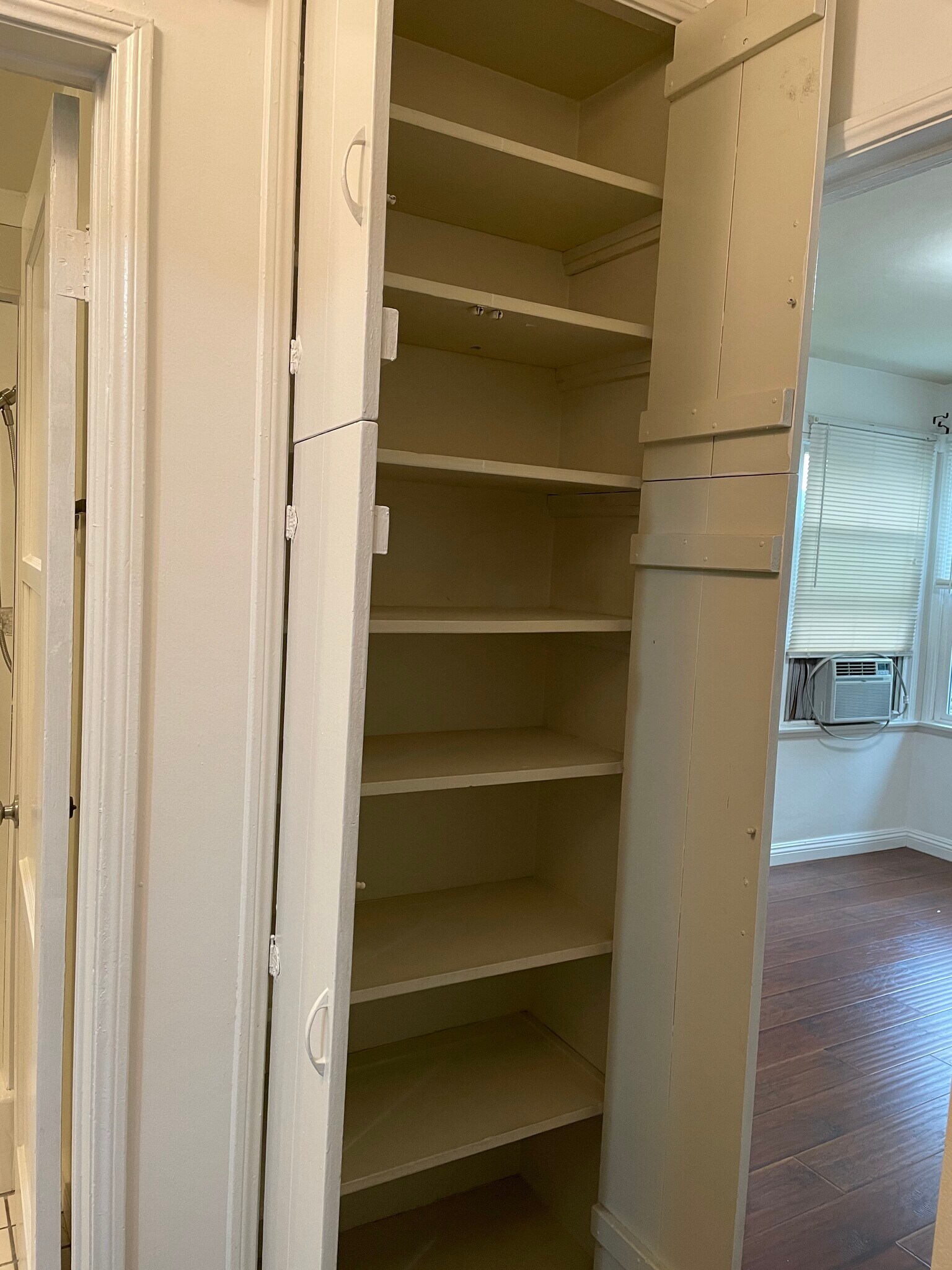 linen closet - 1620 S 2nd Ave