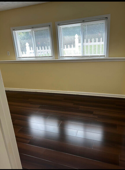 Building Photo - 100 Kings Ridge Dr