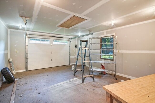 Building Photo - 948 Ficklen Rd