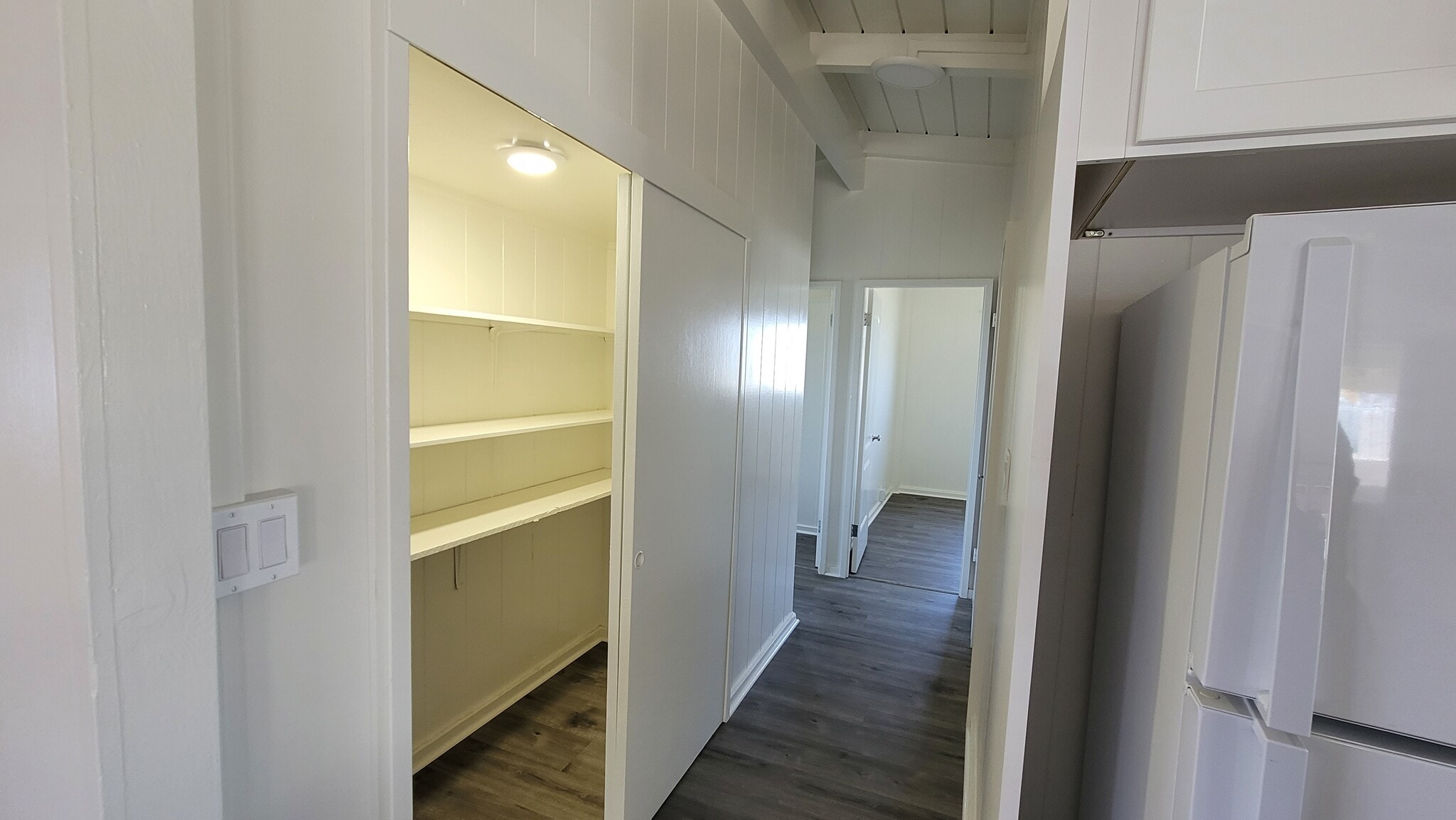 Main hallway showing storage - 2342 Ahakuka Pl