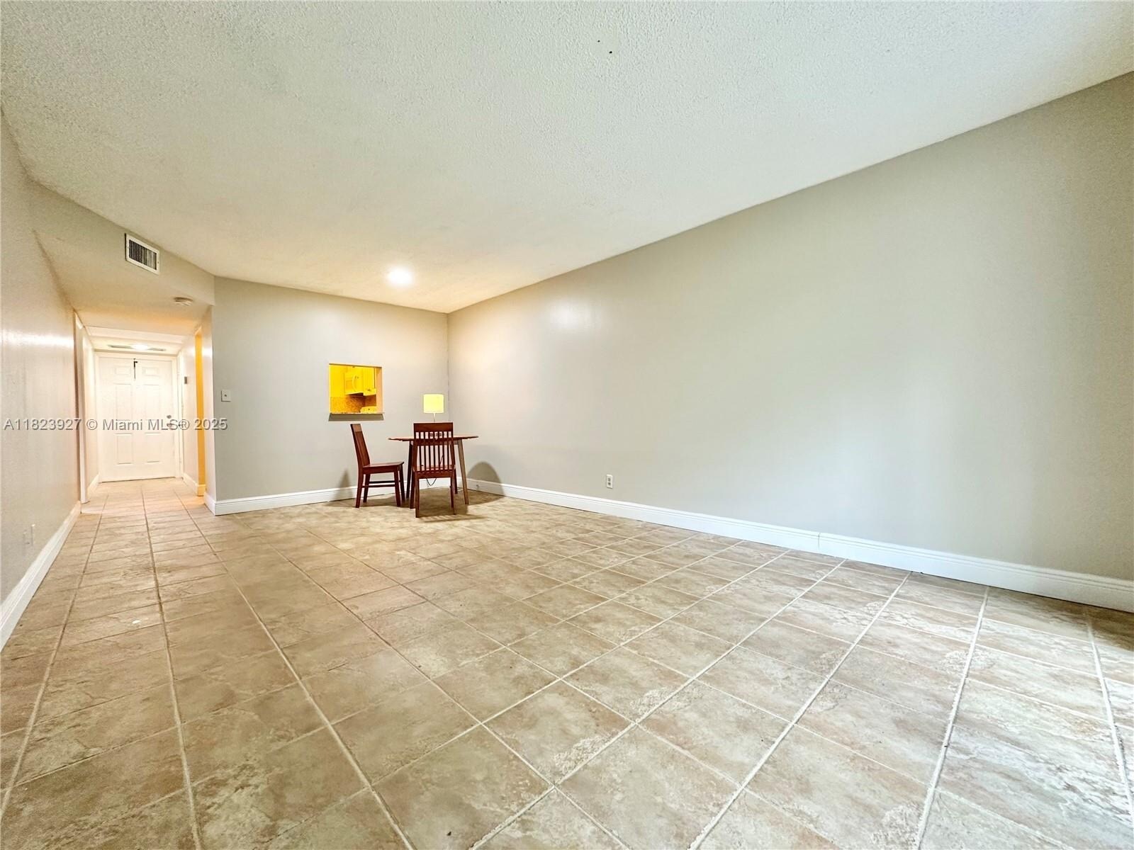Building Photo - 8001 Fairview Dr