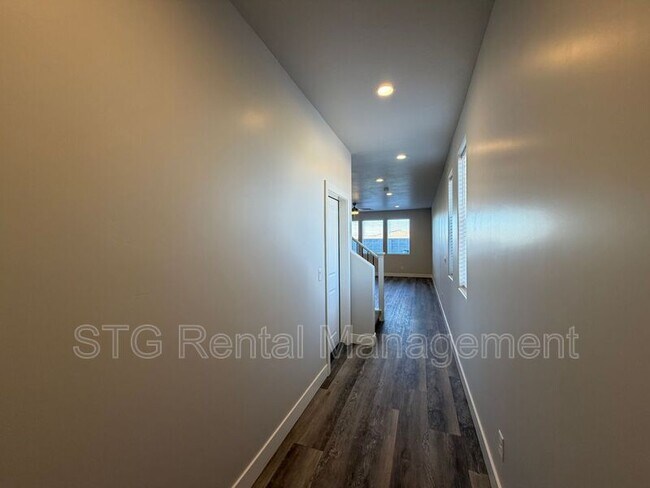 Building Photo - 1010 S 4380 W