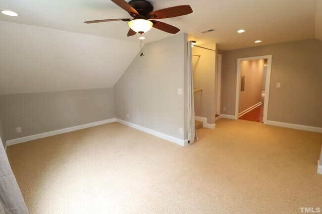 Building Photo - 100 Pebble Ridge Farms Ct
