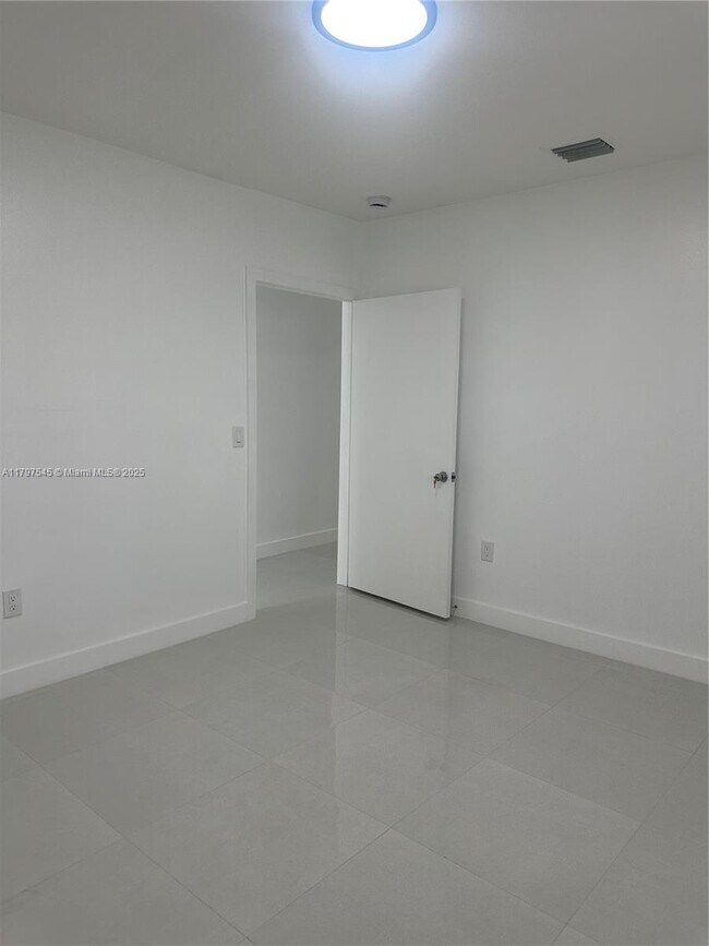 Building Photo - 32 NW 46th St