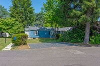 Building Photo - 446 Clearview Ave