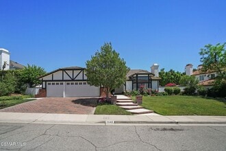 Building Photo - 1142 Earlham Ct