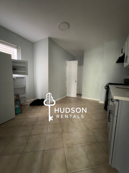 Building Photo - 87 W 20th St