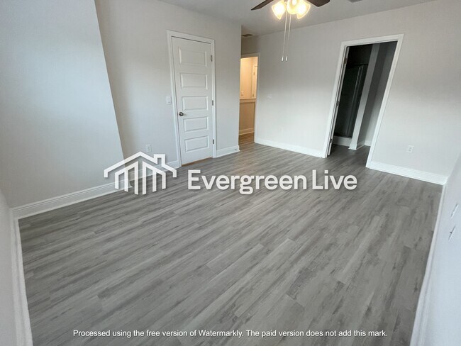 Building Photo - 9819 Fowler Ave