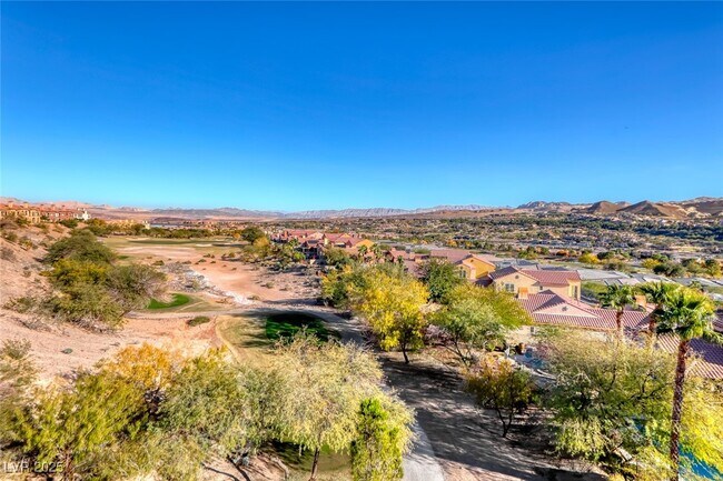 Building Photo - 64 Strada Principale