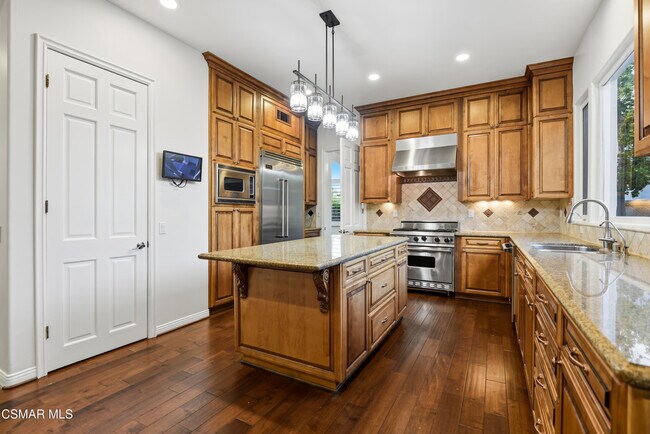 Building Photo - 25301 Prado De Los Arboles